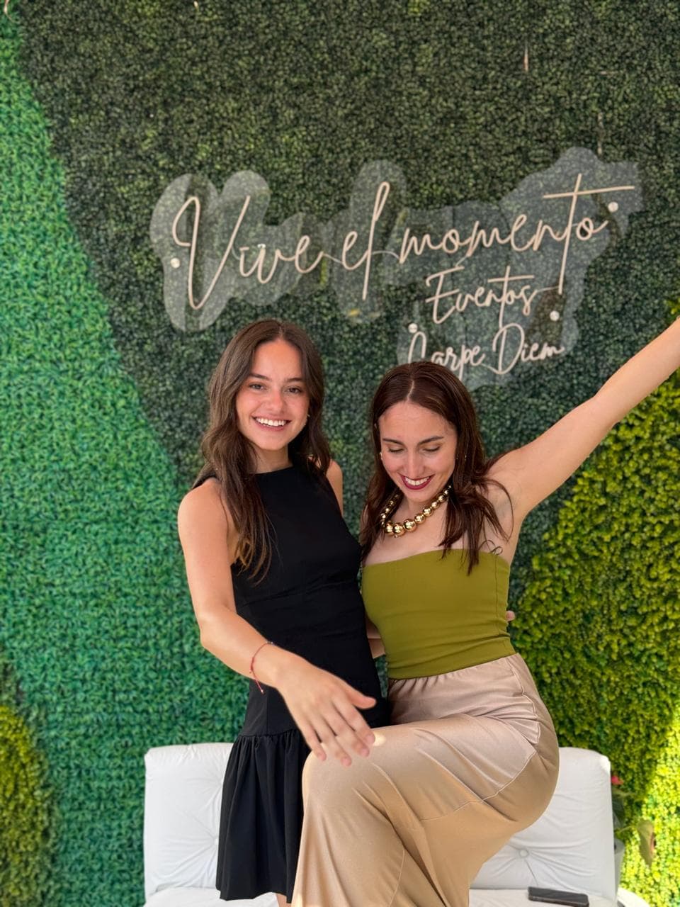 Valeria Mora smiling at an event